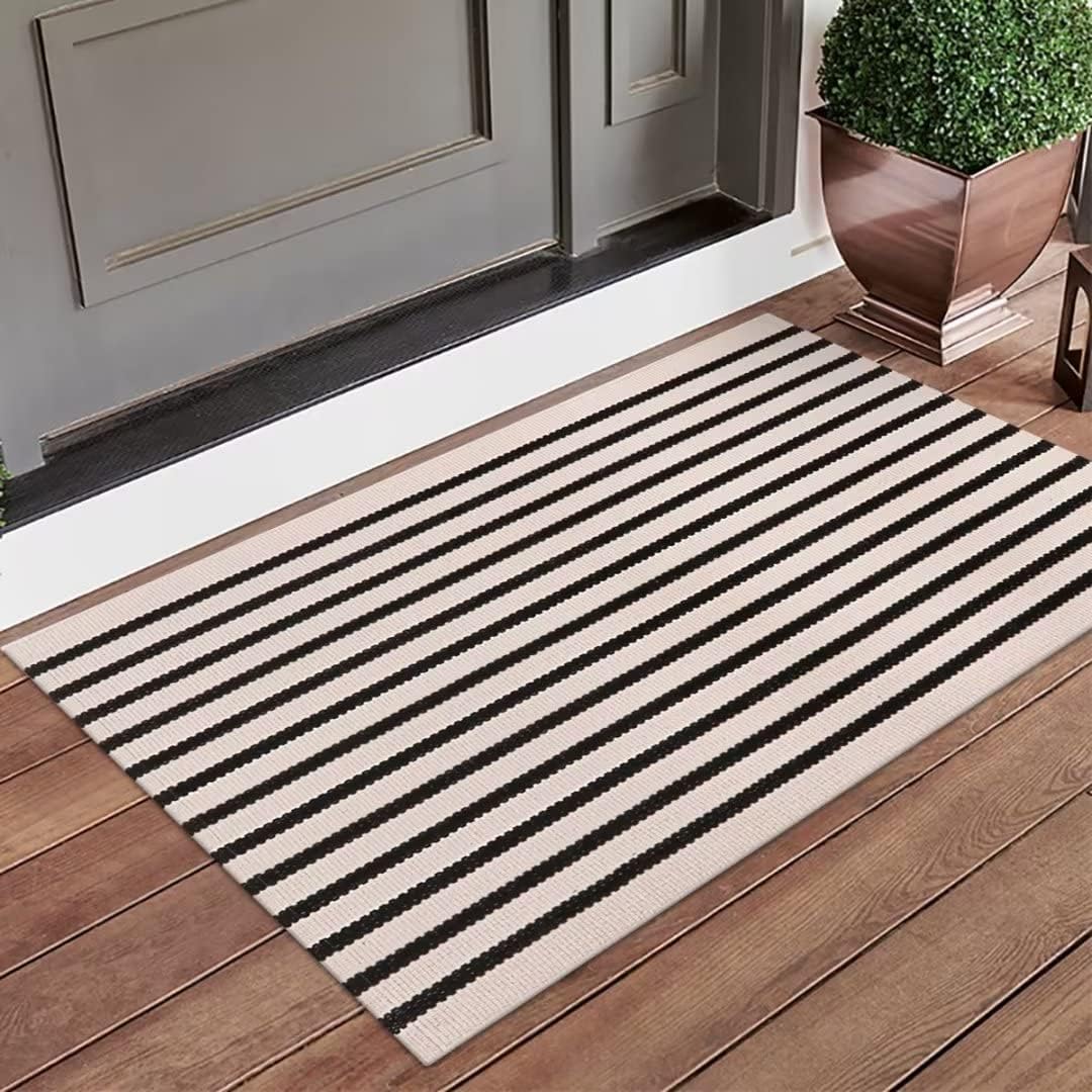 LEEVAN Washable Proch Rug closeup weave shows durable cotton blend and tight knotting
