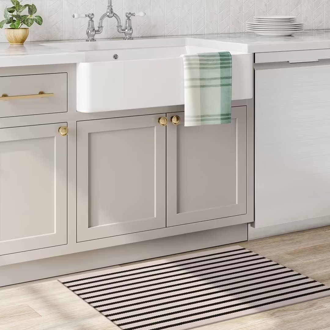 LEEVAN Washable Proch Rug porch decor creates inviting outdoor accents for busy entrances