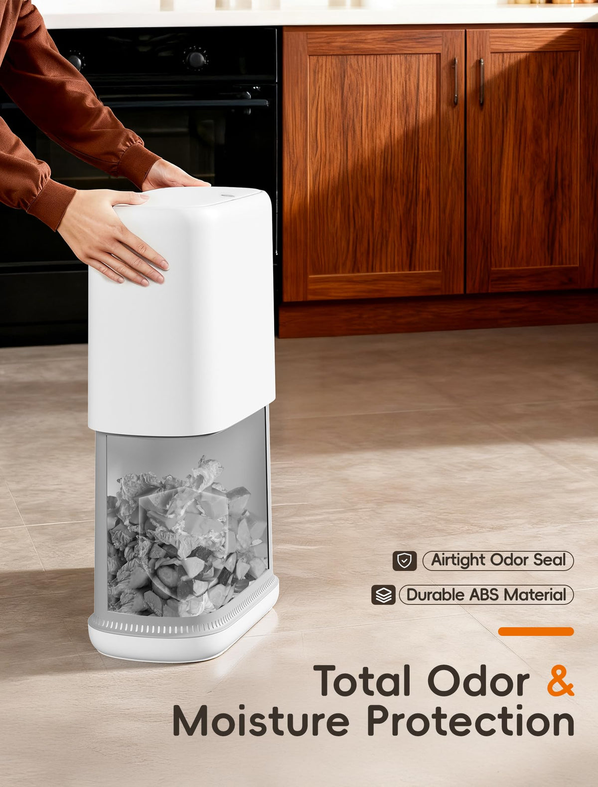 LEGUO liner expansion feature demonstrates maximum usable space inside the can.