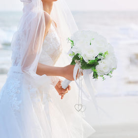 LEIFENY heart and love lettering enhances romantic charm