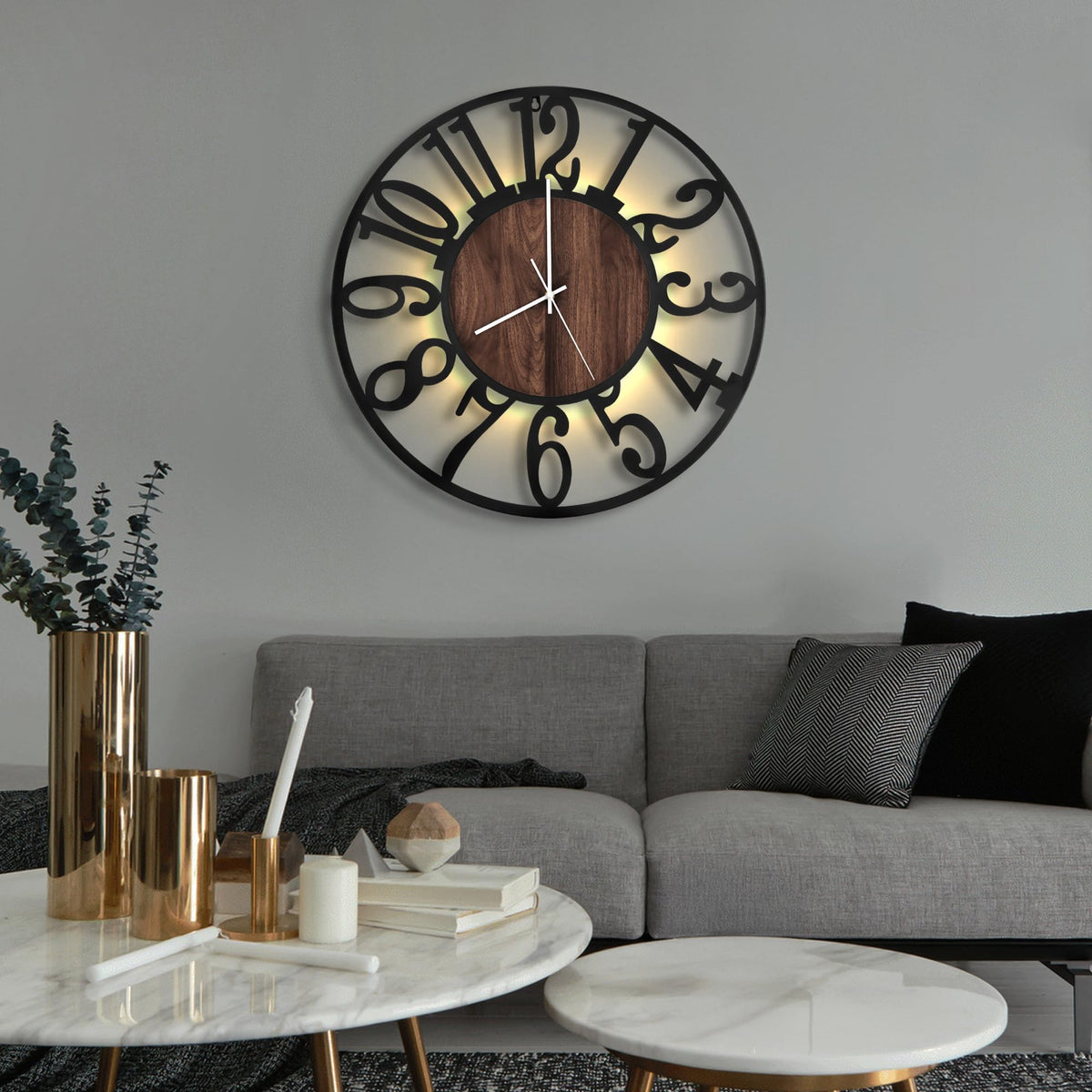LEIKE night-friendly clock remains legible day and night