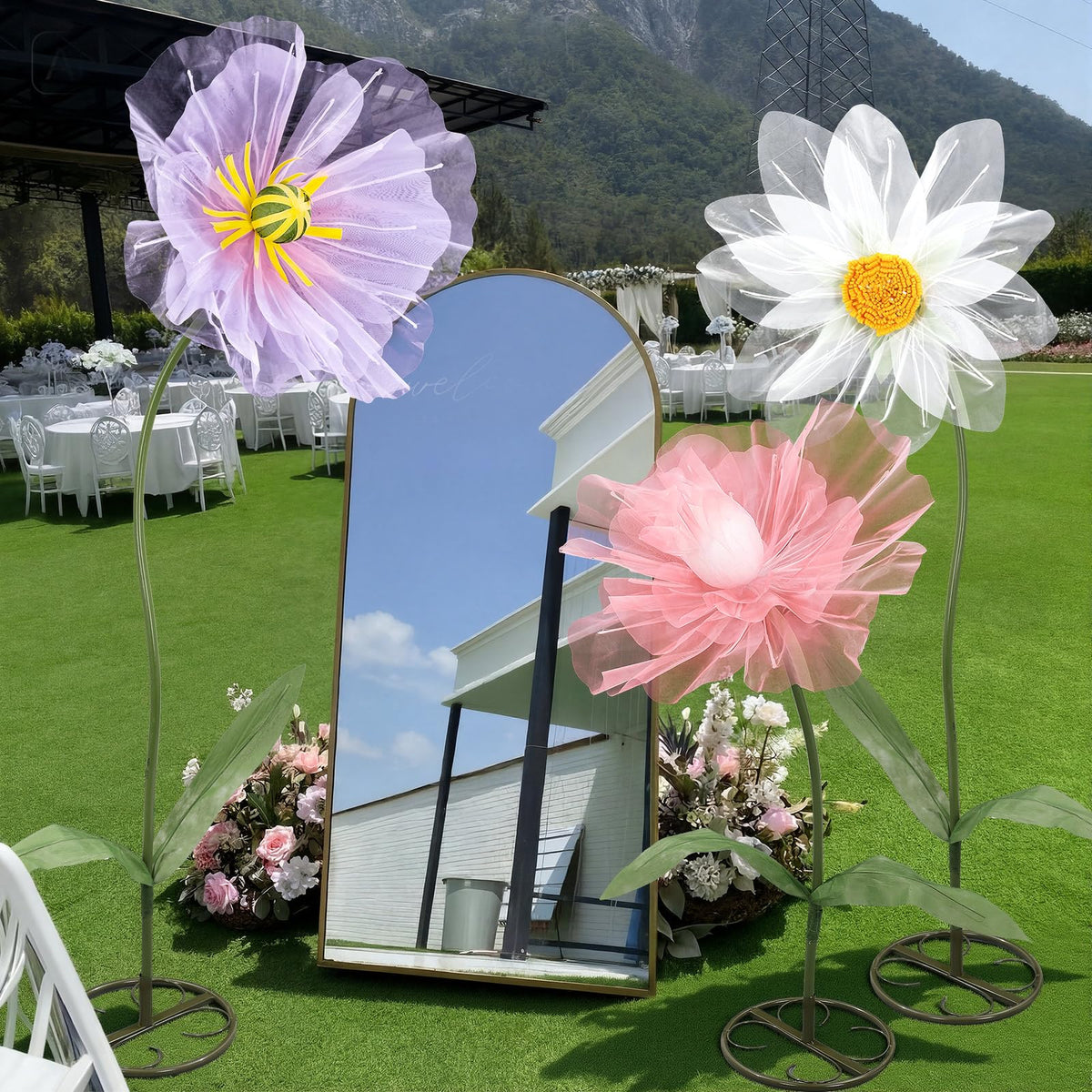 Leinuosen wedding aisle backdrop created with giant mesh flowers.