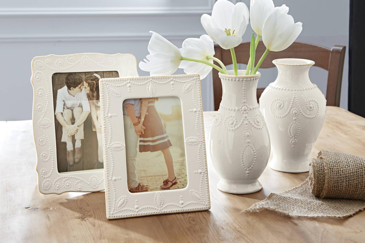 Beaded scroll motif echoes marble artistry for sophisticated floral arrangements.