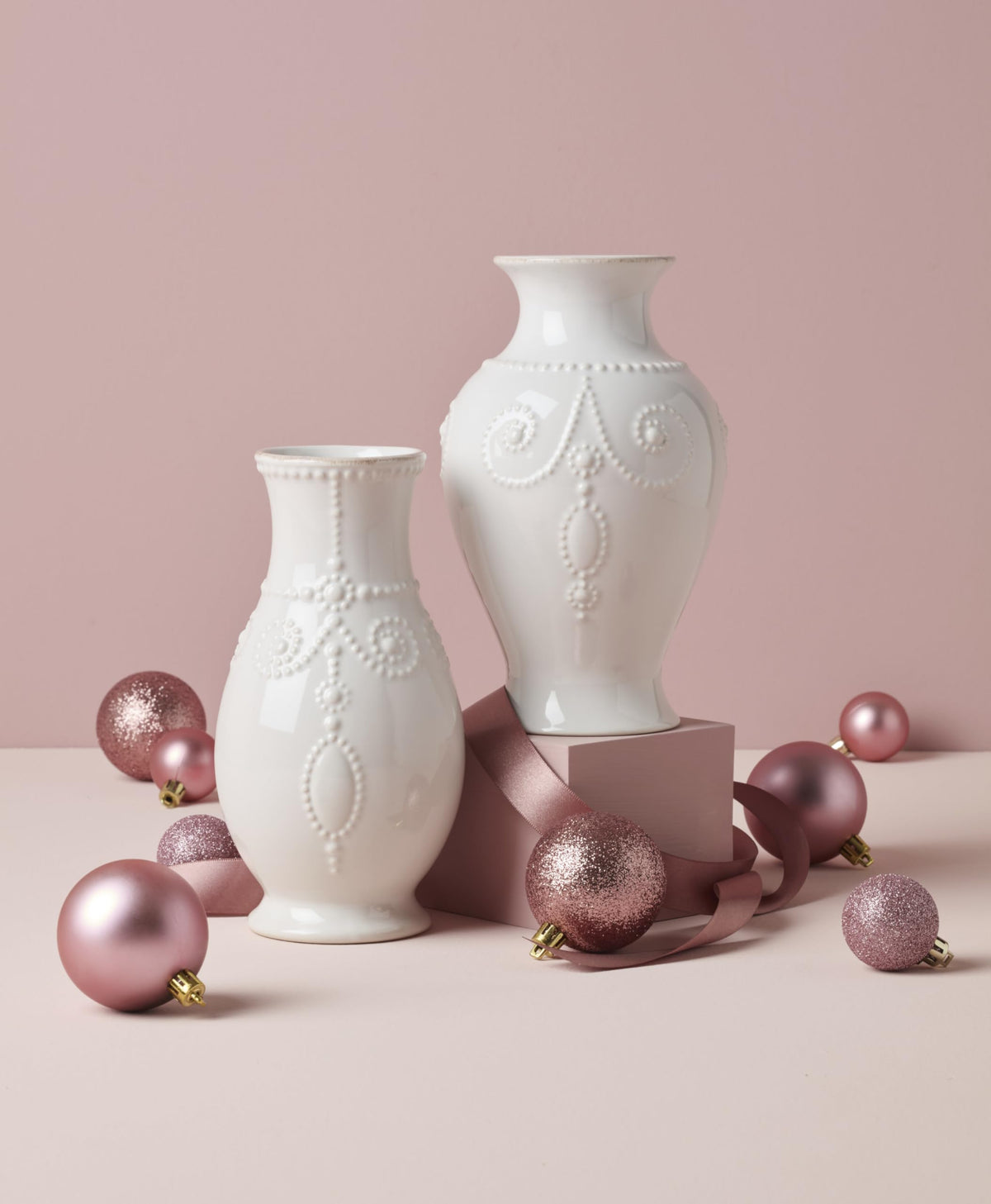 Easy spot-clean maintenance helps keep the vase pristine.