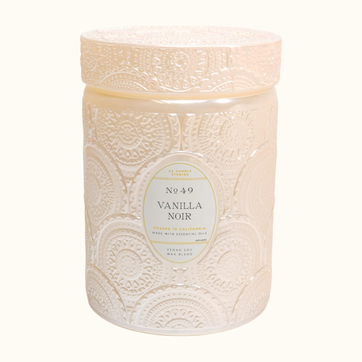 LEOBEN CO Vanilla Noir embossed jar candle to elevate living room ambiance.