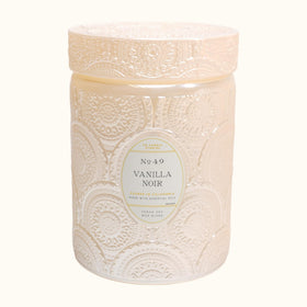 LEOBEN CO Vanilla Noir embossed jar candle to elevate living room ambiance.
