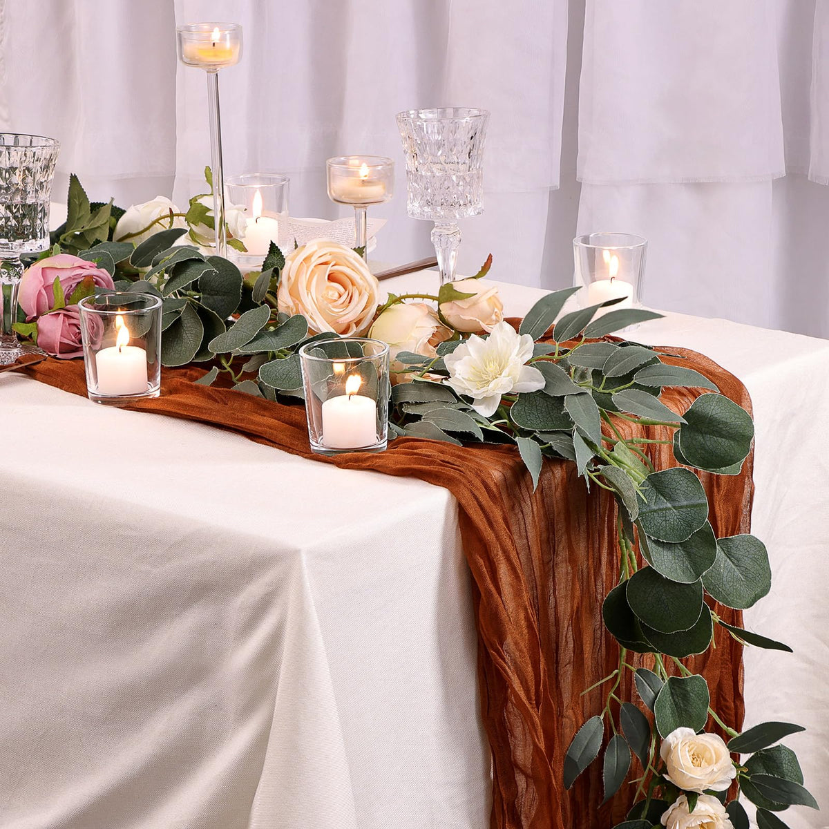Letine wedding decor clear candle holder enhances centerpiece aesthetics.
