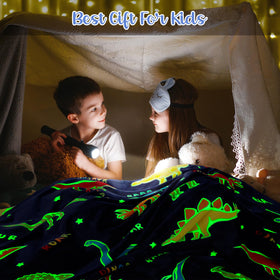 Levens dinosaur blanket with playful dinos invites imaginative bedtime stories