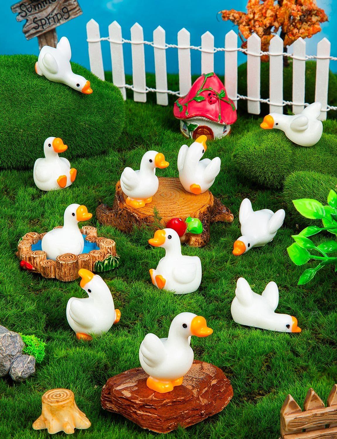 LHSYFBZ goose figurine dollhouse-scene adds life to tiny habitats.