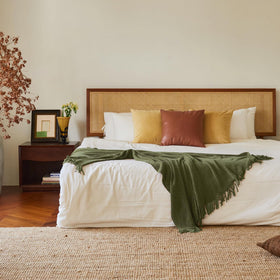 Lifein all-season lightweight throw stays breathable for warm rooms.