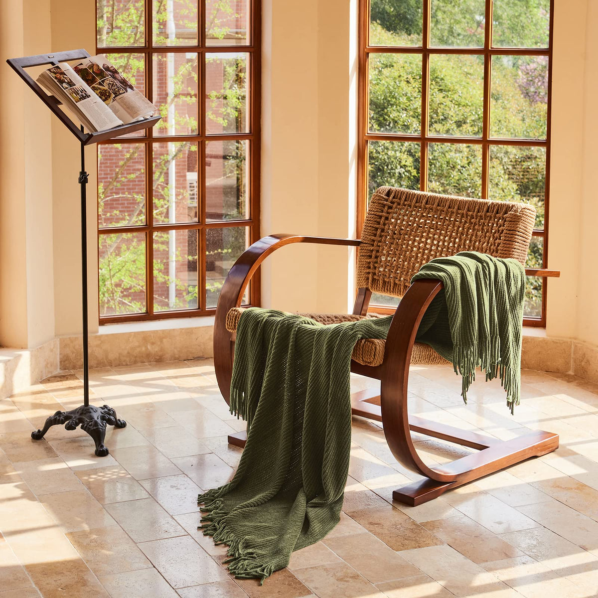 Lifein soft polyester chenille throw feels silky and durable.