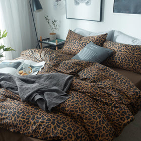 LifeTB Leopard Comforter Queen 90x90 displays bold leopard print for stylish, year-round appeal.