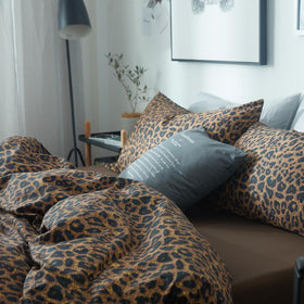 LifeTB leopard packaging image highlights easy care and machine washing.