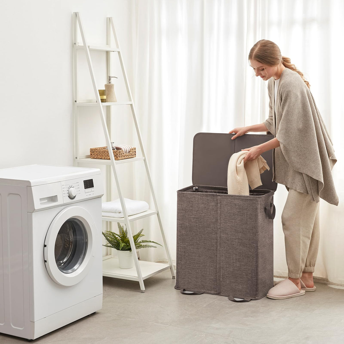 Lifewit collapsible design folds flat for compact storage.