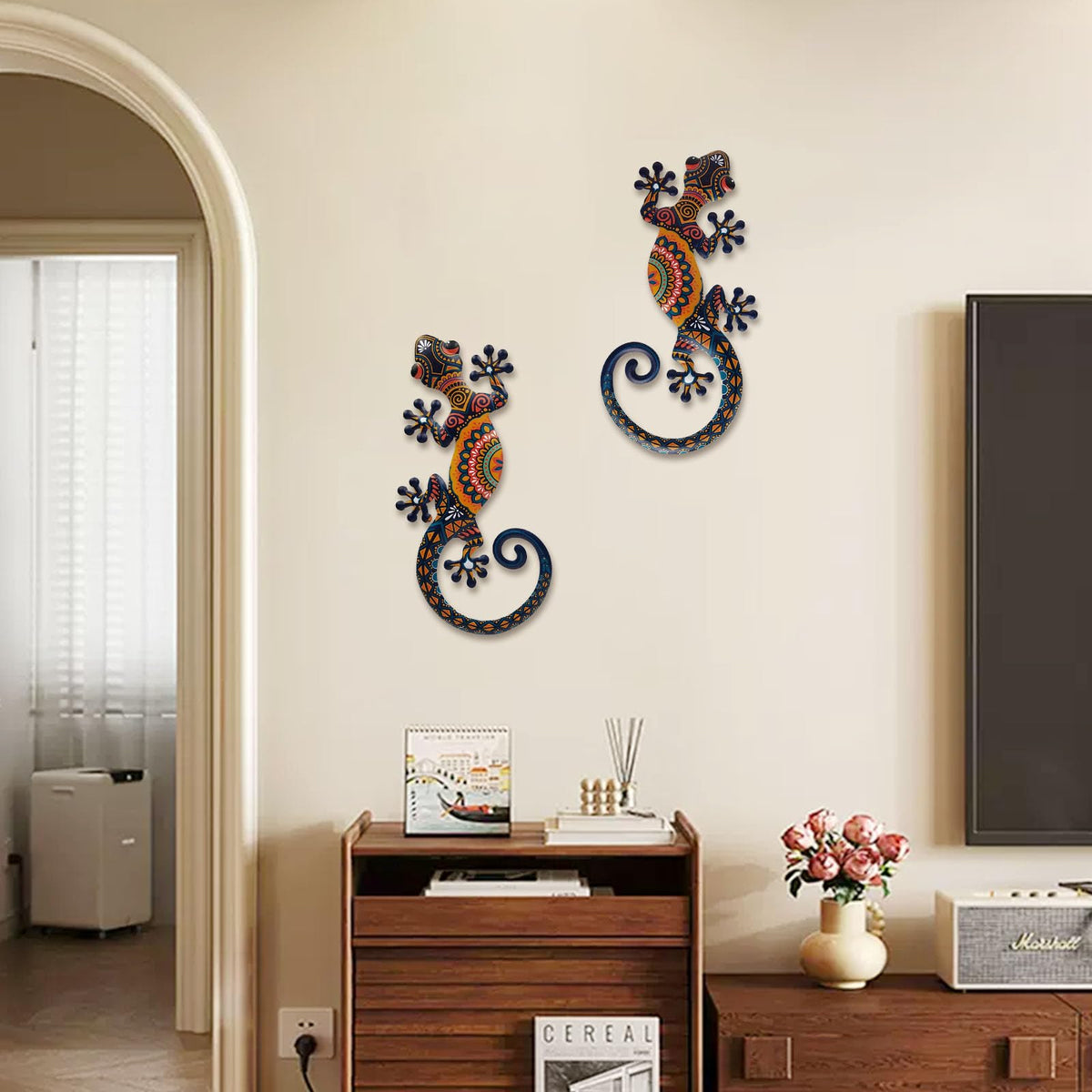 LIFFY colorful metal lizards add a playful focal point to garden walls