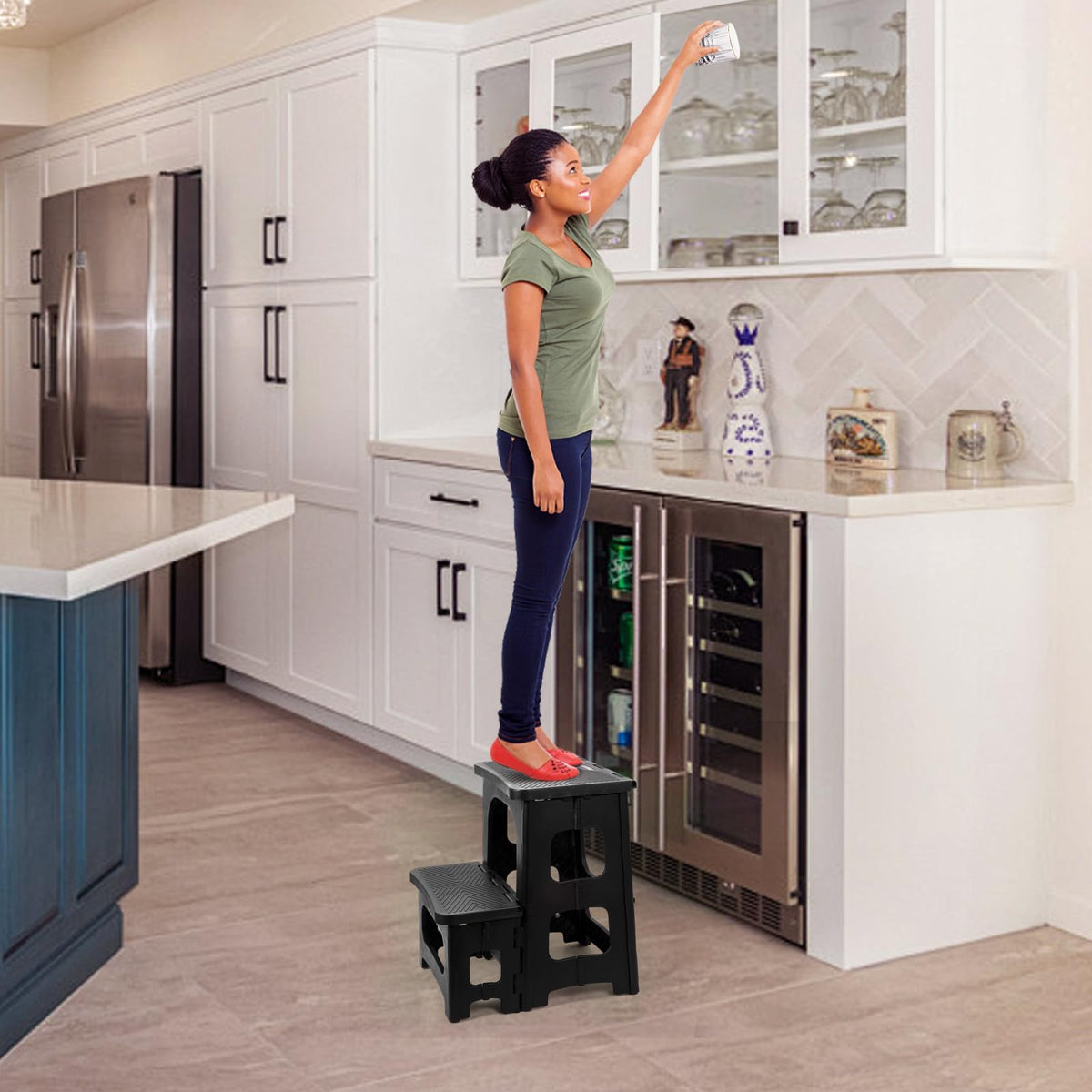 Ligebul two-step stool foldable outdoor-use variant fits poolside or garden tasks.