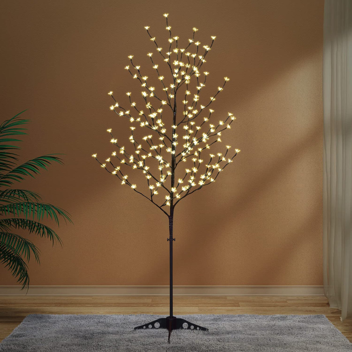 Lightshare tree with bendable branches for versatile styling.
