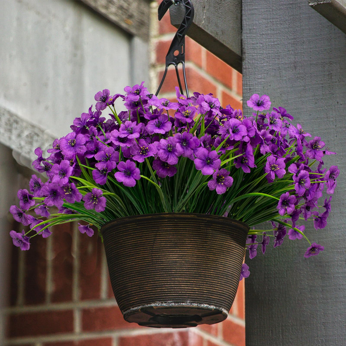 LikSoor artificial flowers with detailed heads add lifelike texture to arrangements.