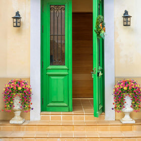 LikSoor weatherproof flowers brighten outdoor spaces year after year.