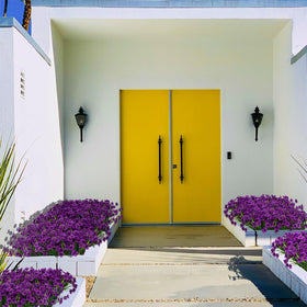 LikSoor faux shrubs provide dense greenery for patios, balconies, and entryways.