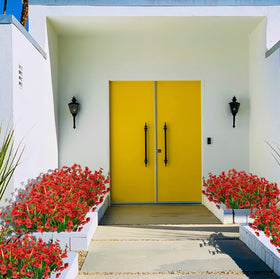 LikSoor faux shrubs suit living rooms, balconies, and entryways.