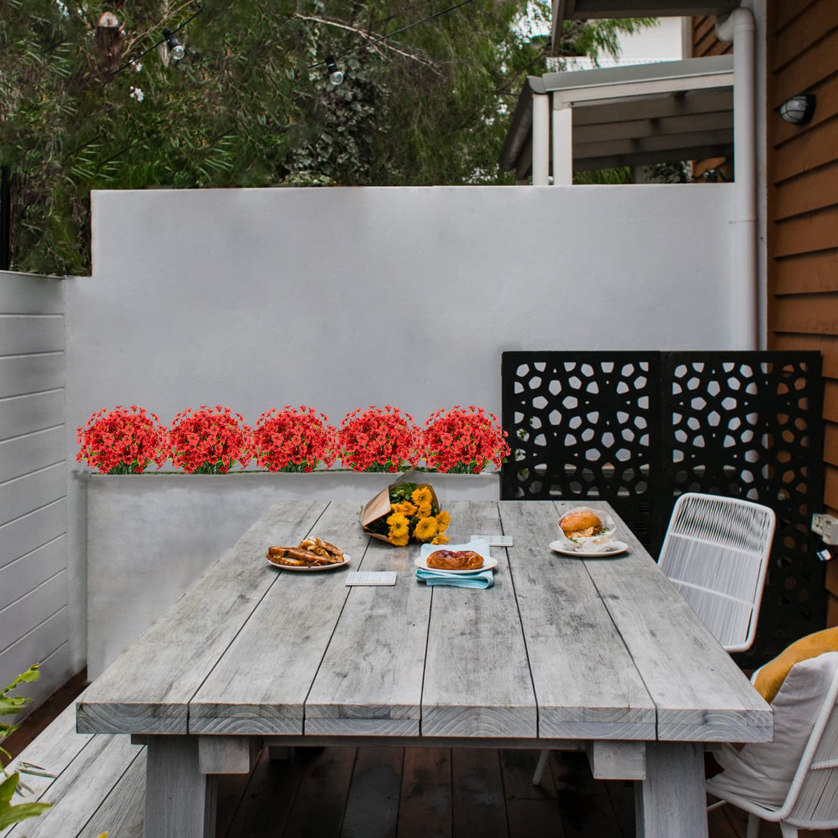 LikSoor lifelike flower heads stay firmly attached for durable arrangements.