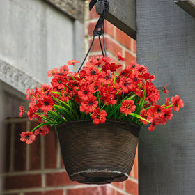 LikSoor UV-resistant greenery ideal for garden borders and windows.