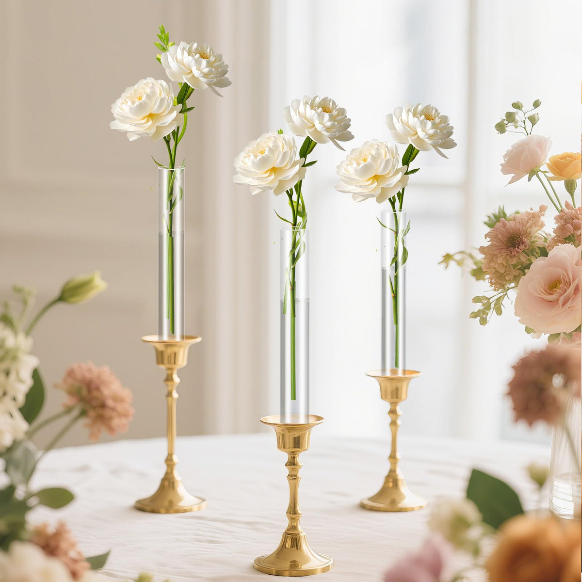 Elegant Linastu wedding centerpiece with acrylic vases and modern design.
