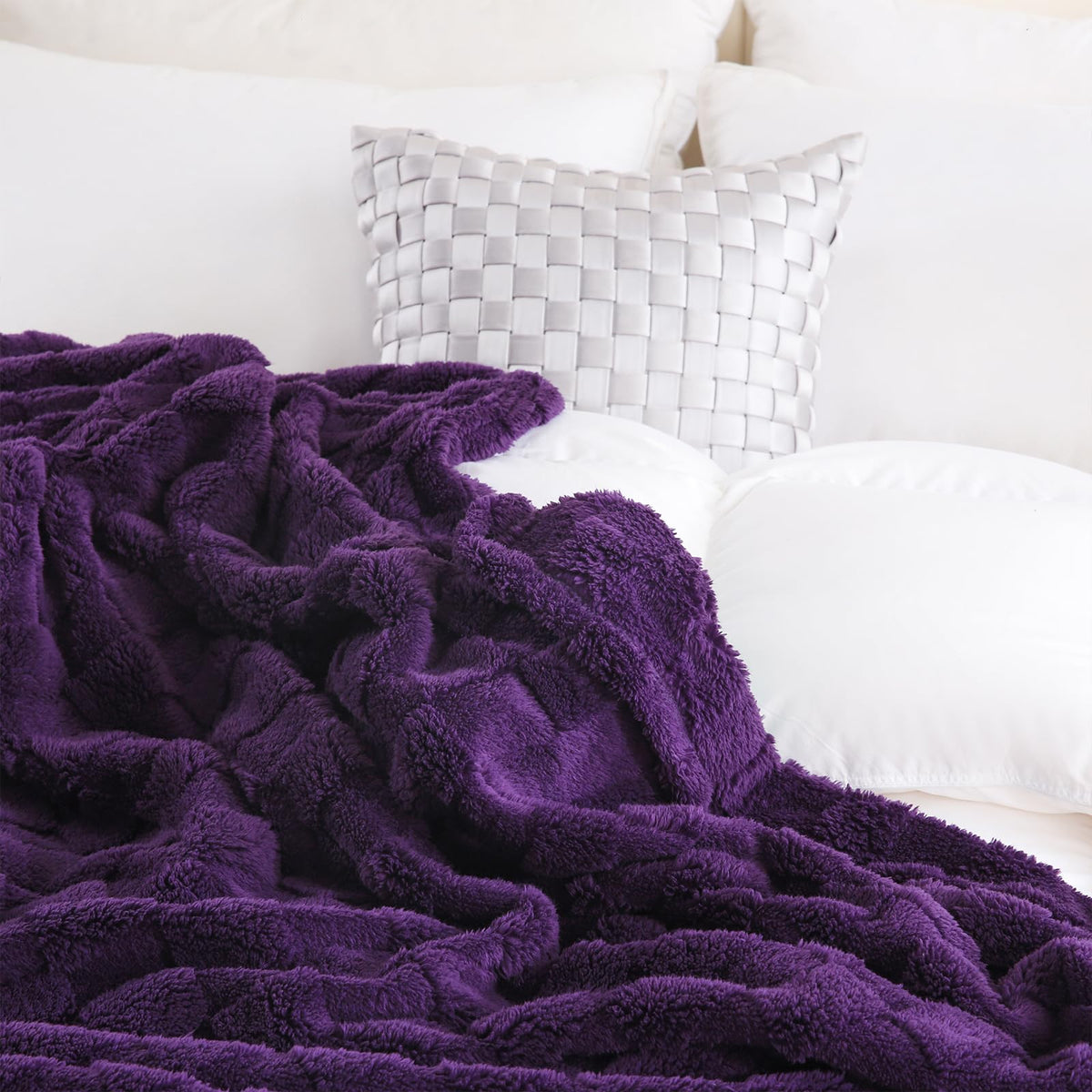 Linecooo Deep Purple fleece throw closeup 3D checkered texture.