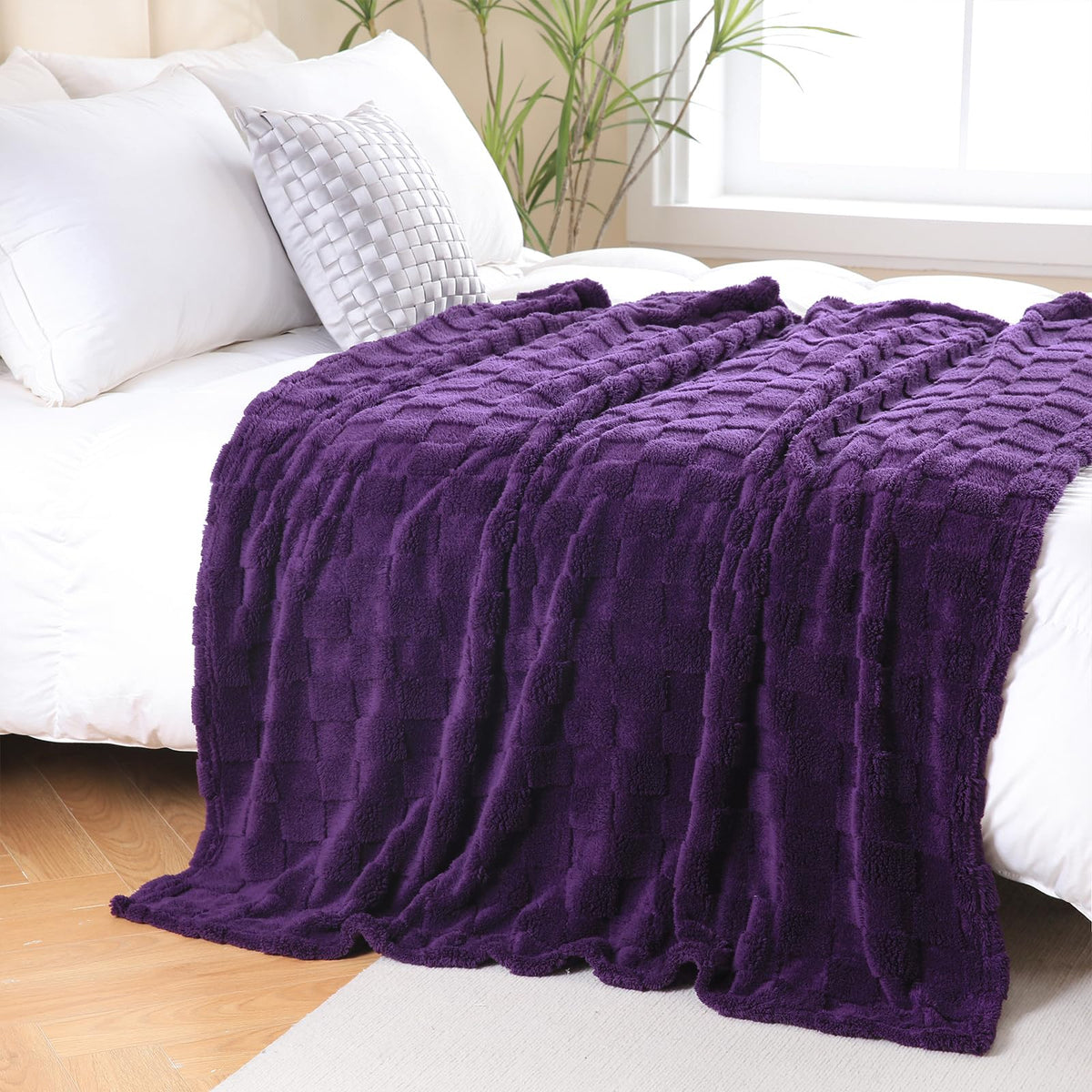 Linecooo Deep Purple fleece throw folded for tidy warmth and stylish décor.