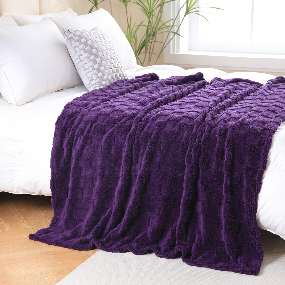 Linecooo Deep Purple fleece throw folded for tidy warmth and stylish décor.