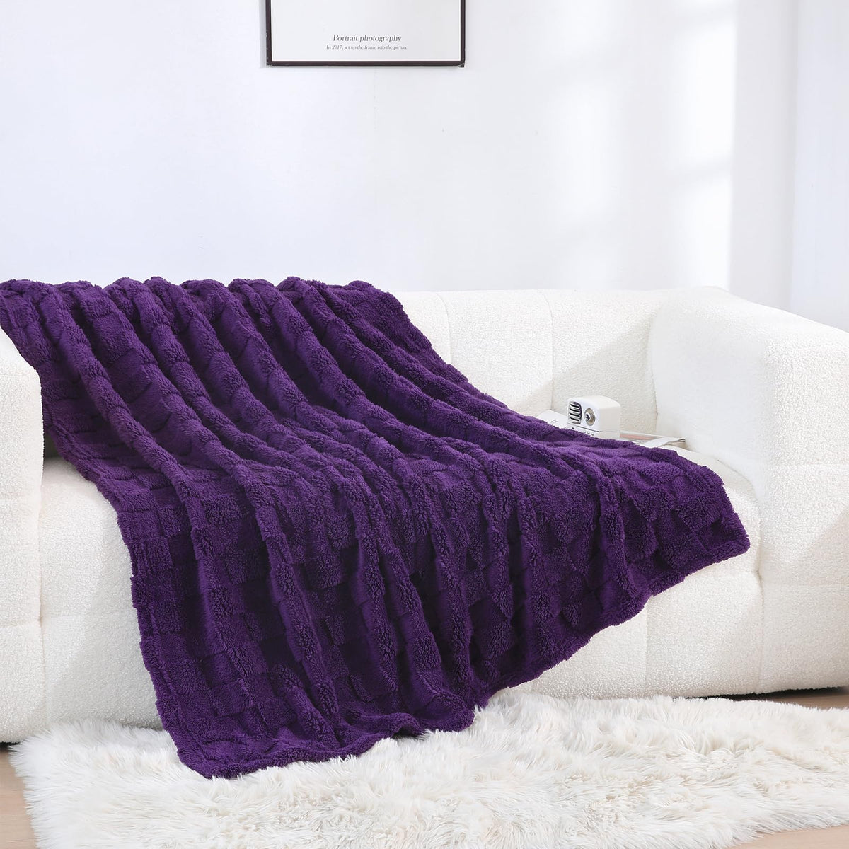 Linecooo Deep Purple fleece throw on bed adds soft warmth.