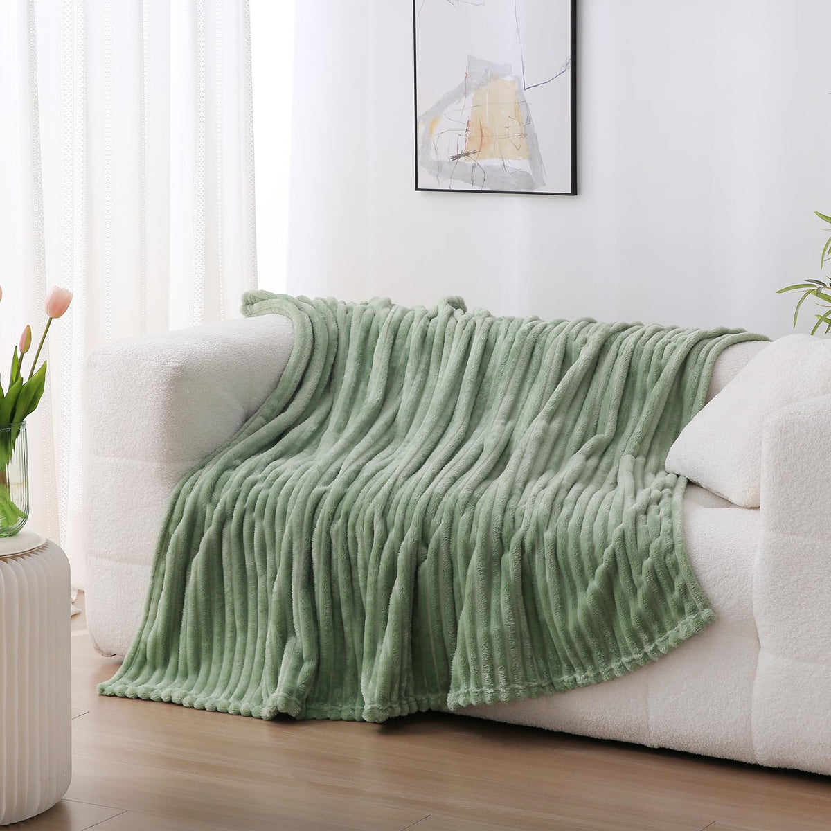 Linecooo Lightweight blanket ideal for travel and lounging