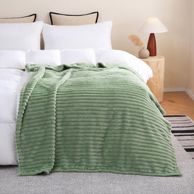 Linecooo Soft plush microfiber blanket close-up shows breathable fibers