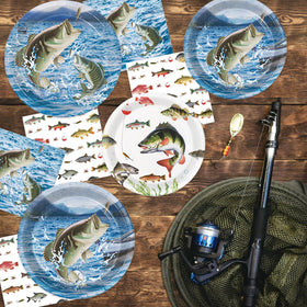 LINHAXM tablecloth protects surfaces while tying the nautical theme together.