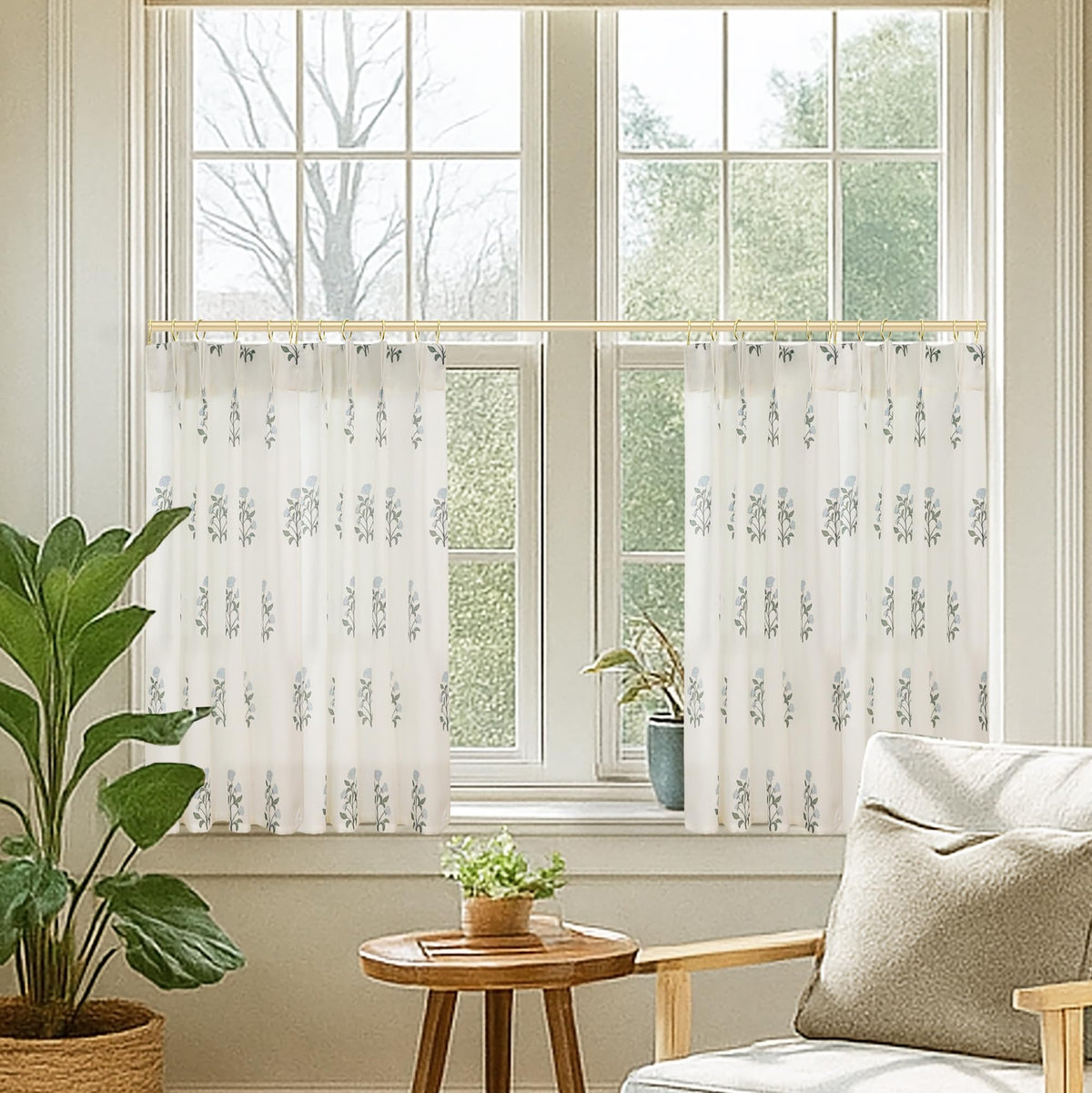 Lino Rosa curtains filtering light to create a soft ambience