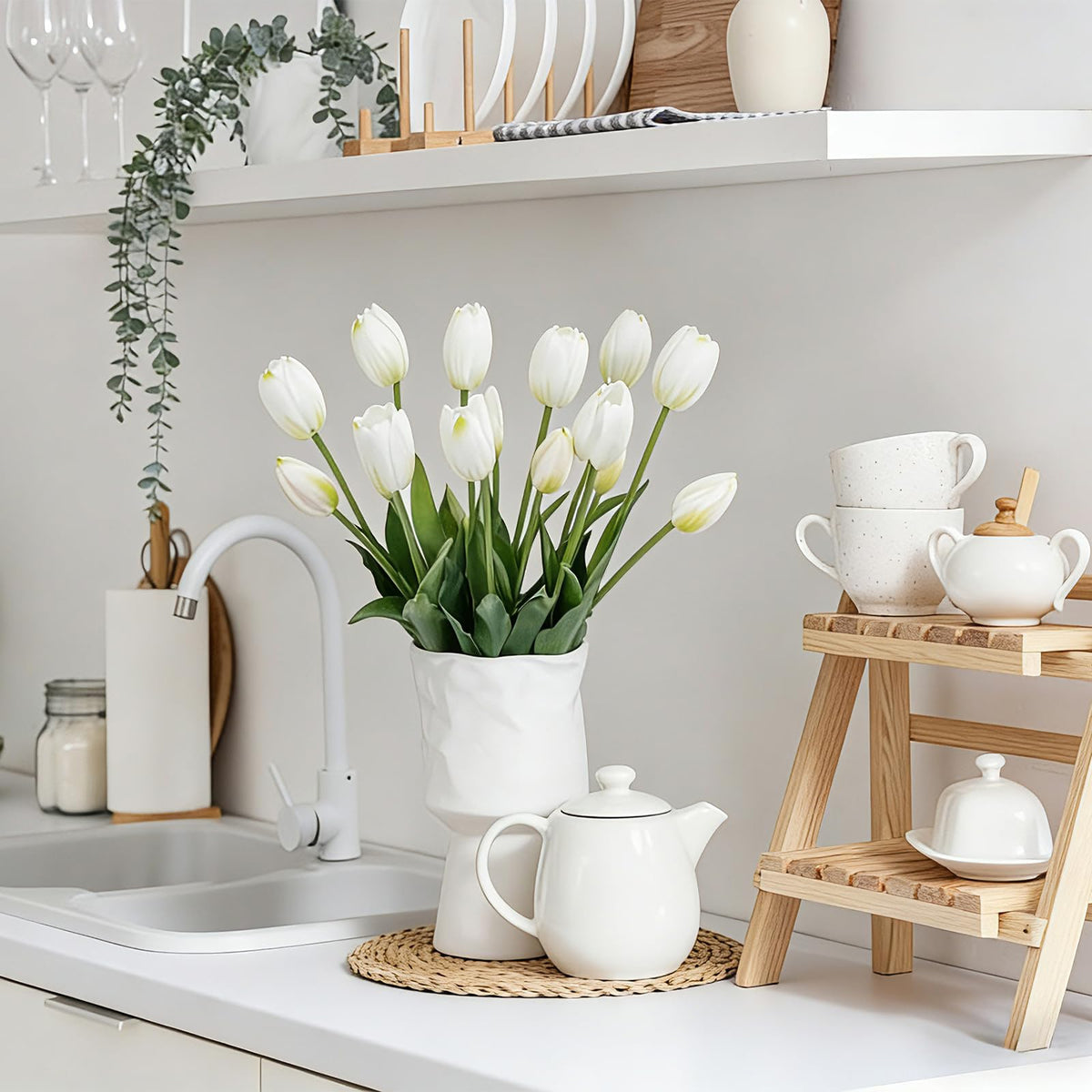 LINSIE three-bunch packaging keeps fifteen stems organized for quick setup
