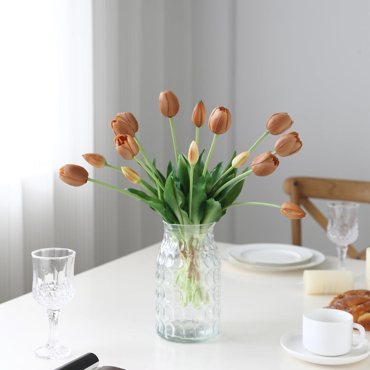 LINSIE tulips feature flexible, wired stems for easy styling and adjustment.