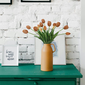 LINSIE coffee tulips ideal for outdoor wedding centerpieces and festive decor.