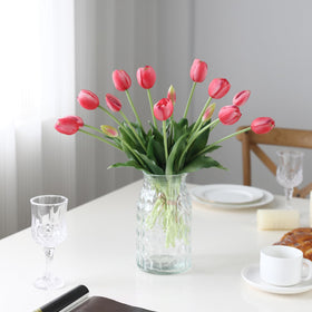 LINSIE flexible metal-wire stems allow easy bouquet shaping.