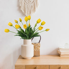 LINSIE tulips with flexible metal-wired stems make styling simple.