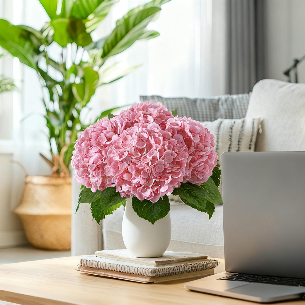 LINSIE pink hydrangea used as a wedding centerpiece for elegant vibes.