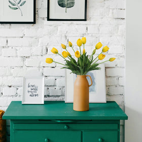 LINSIE wedding decor tulips ideal for bridal bouquets and centerpieces.