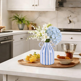 LINYTHER round vase shape is versatile for bouquets and minimalist arrangements.