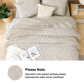 Litanika queen comforter comes vacuum-sealed; puff it before use for loft.
