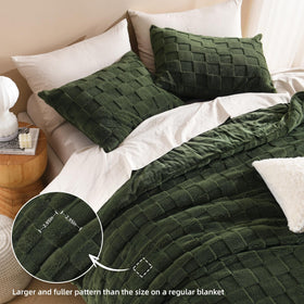 Litanika silky crystal fleece interior adds warmth with a light feel.