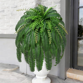Livole UV-resistant outdoor fern stays vibrant against sun and rain.