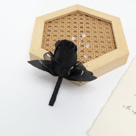 LKBK adjustable corsage fit for most guests.