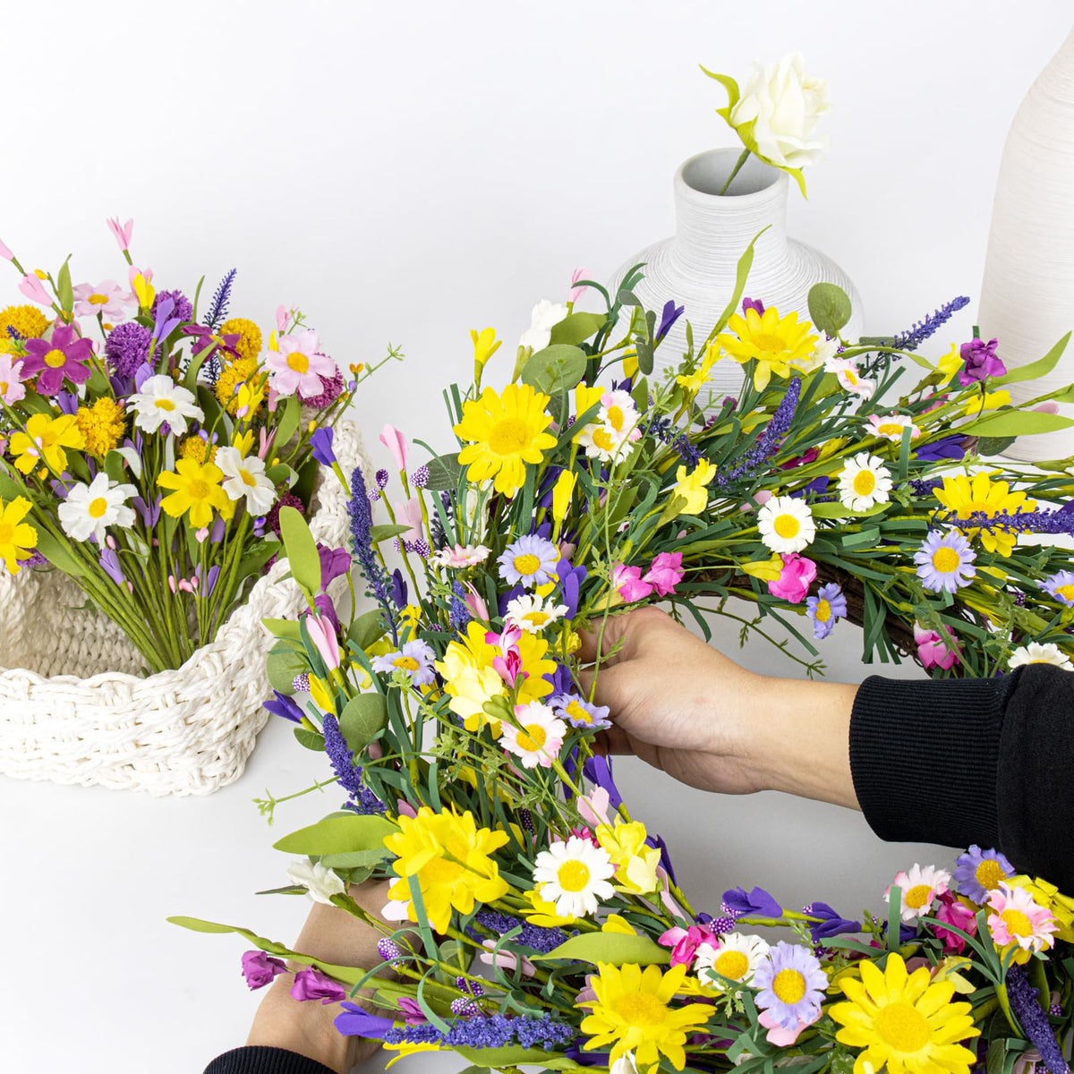LLZLL 22-inch diameter wreath highlighting a bold entrance display