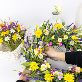 LLZLL 22-inch diameter wreath highlighting a bold entrance display